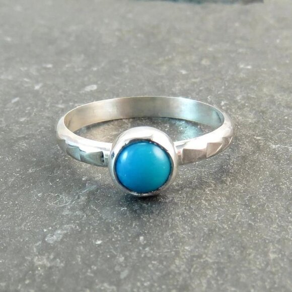Turquoise and Silver Arrow Ring - Size 7.5 -  December Birthstone Jewelry - Picture 2 of 4